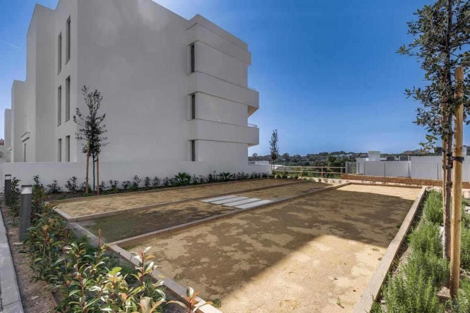 Property building, Day