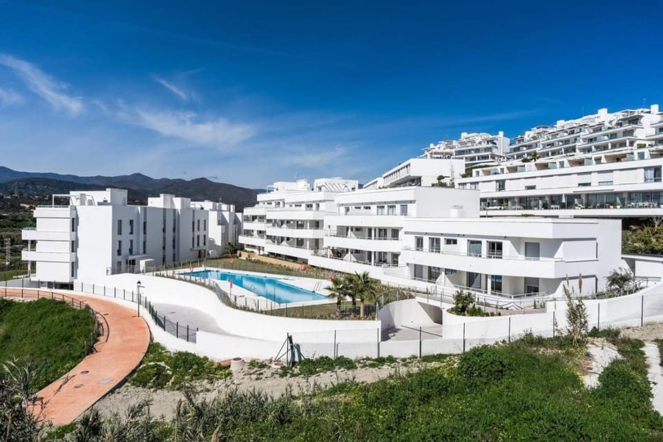 Property building, Day, Natural landscape, Swimming pool, Swimming pool