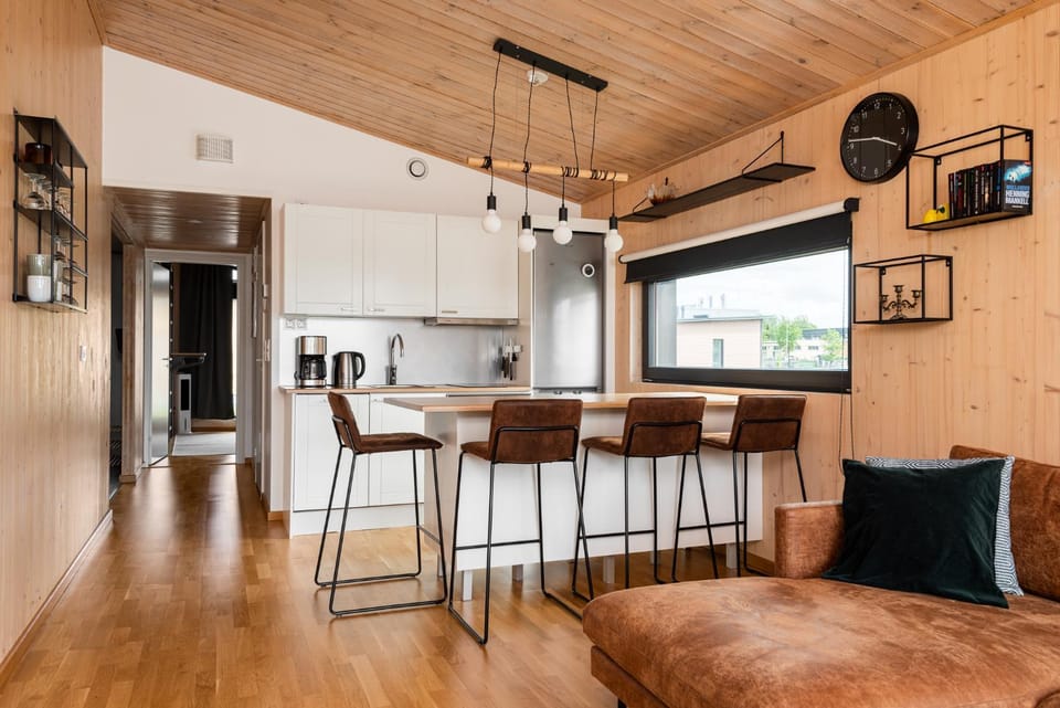 Kitchen or kitchenette, Living room, Seating area, Dining area