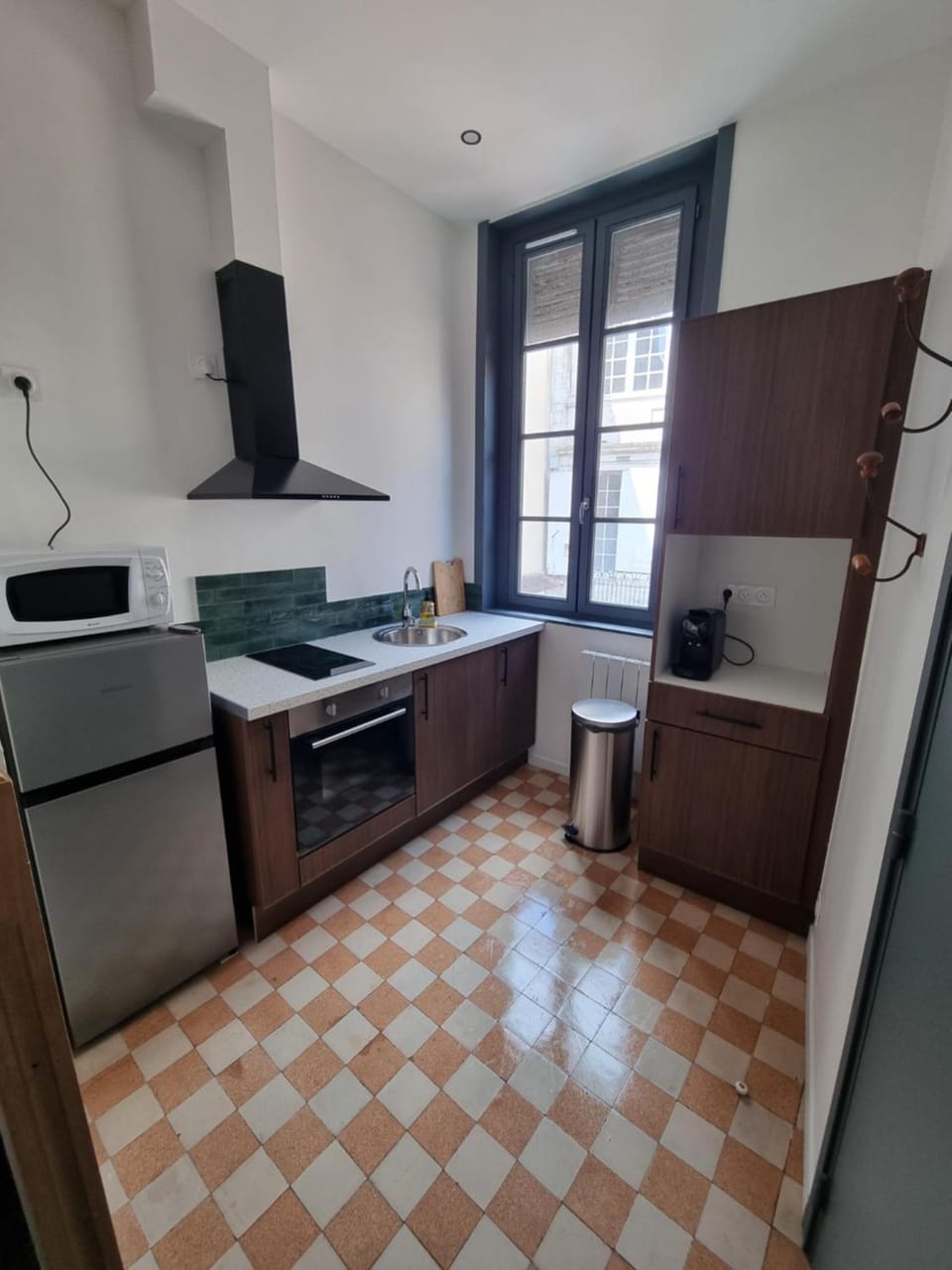 Kitchen or kitchenette, oven, stove
