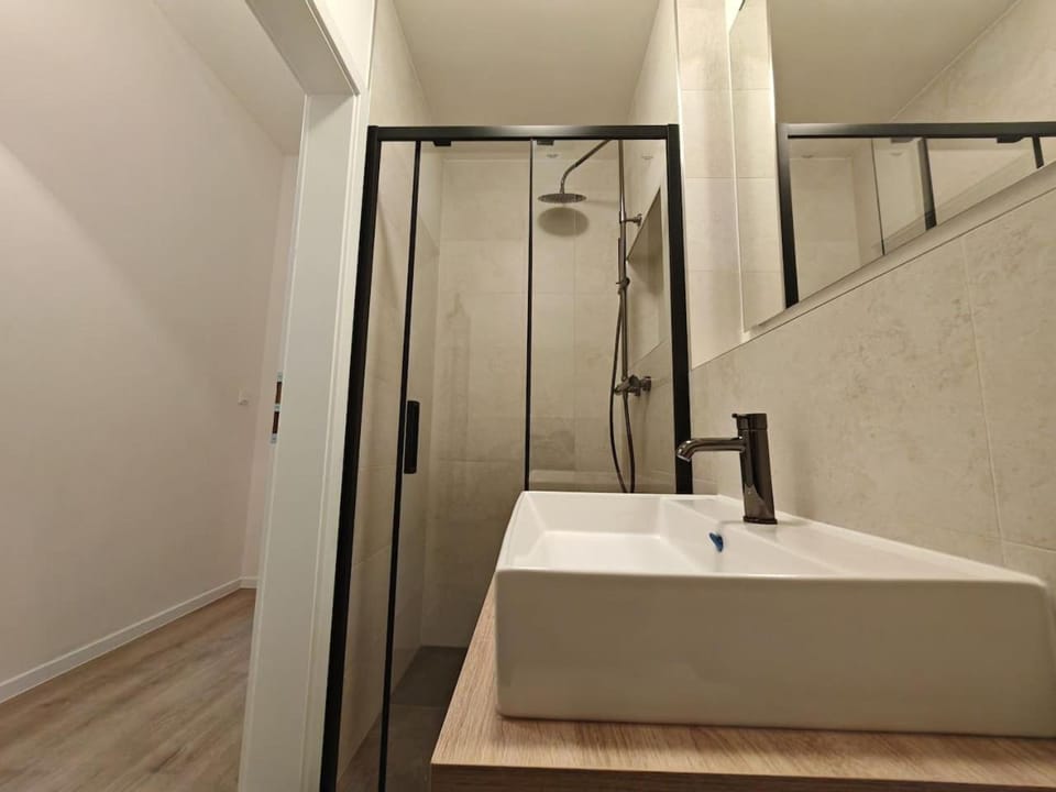 Quiet Studio in Hip Zizkov Apartment in Prague