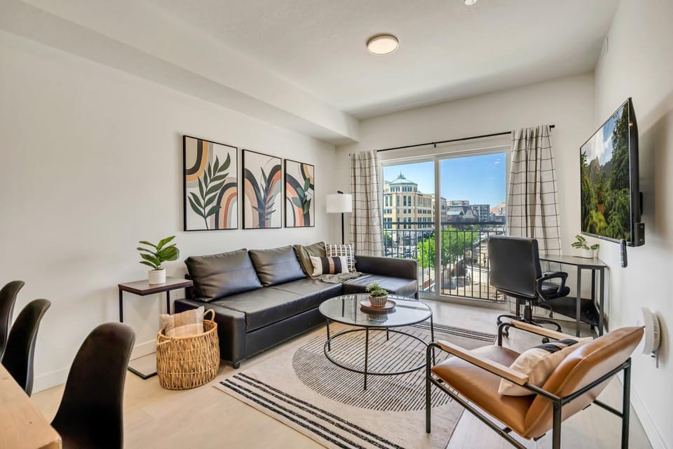 TV and multimedia, Living room, City view