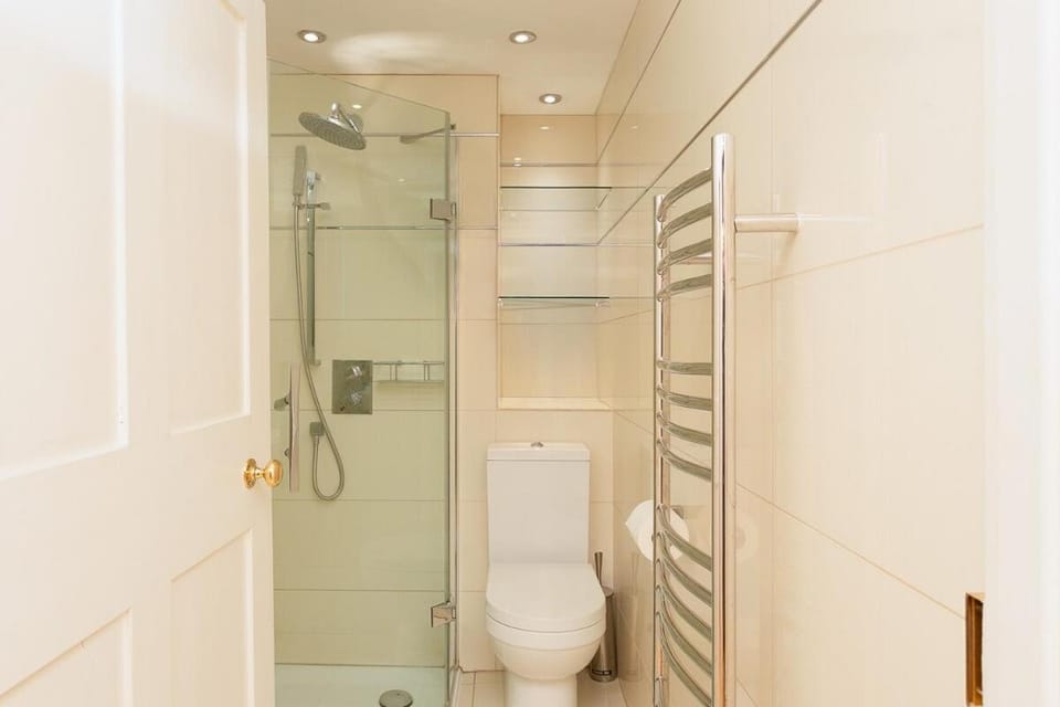 TFF High-Class & Central & Spacious Top Floor Home Apartment in Bath