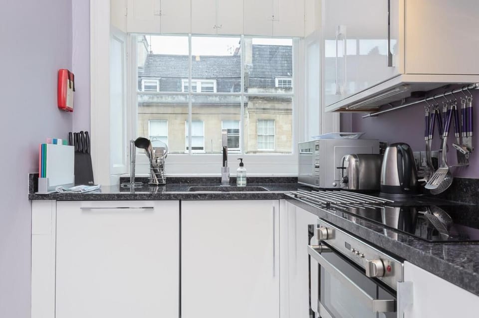 TFF High-Class & Central & Spacious Top Floor Home Apartment in Bath