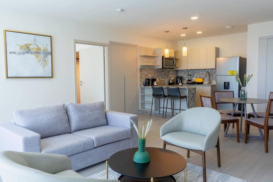 Coffee/tea facilities, Kitchen or kitchenette, Living room, Dining area