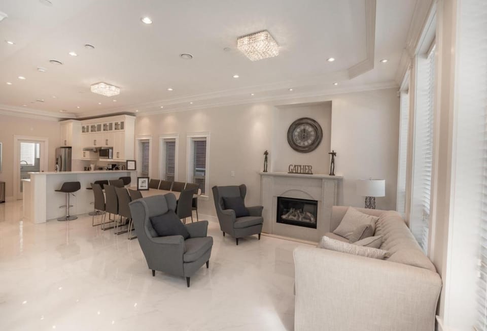 Upscale 4BR Vancouver House in Vancouver