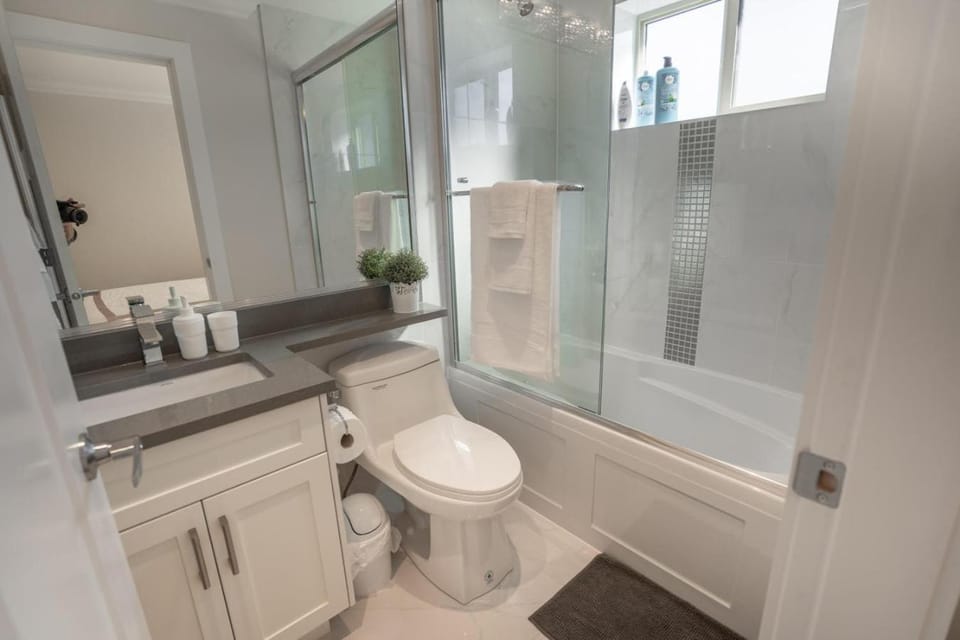Upscale 4BR Vancouver House in Vancouver