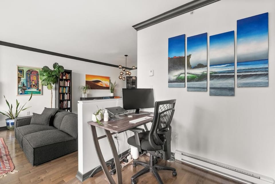 Large 1br Sub-Penthouse Near Science World Apartment in Vancouver