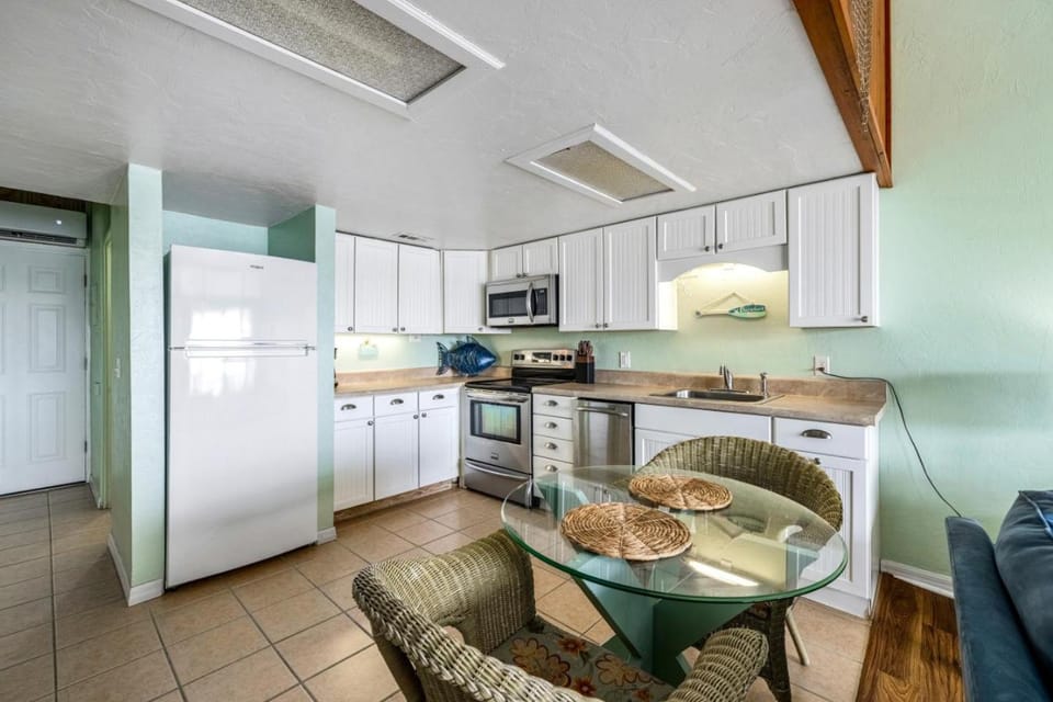 Gulfside Getaway at Cedar Cove Condo House in Cedar Key