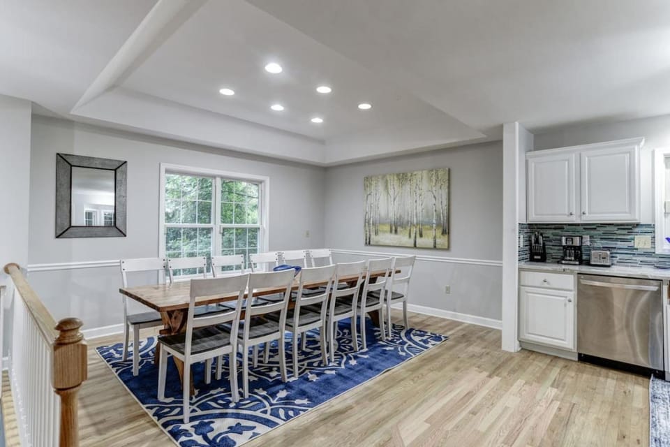 Kitchen or kitchenette, Dining area, dishwasher, minibar