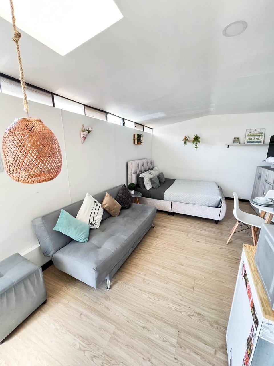 Photo of the whole room