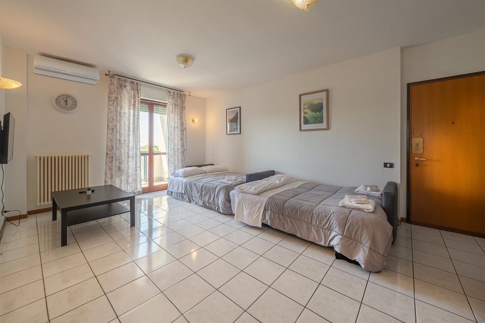 Restaurant/places to eat, Bed, Area and facilities, Entertainment, Parking, hair dryier, air conditioner