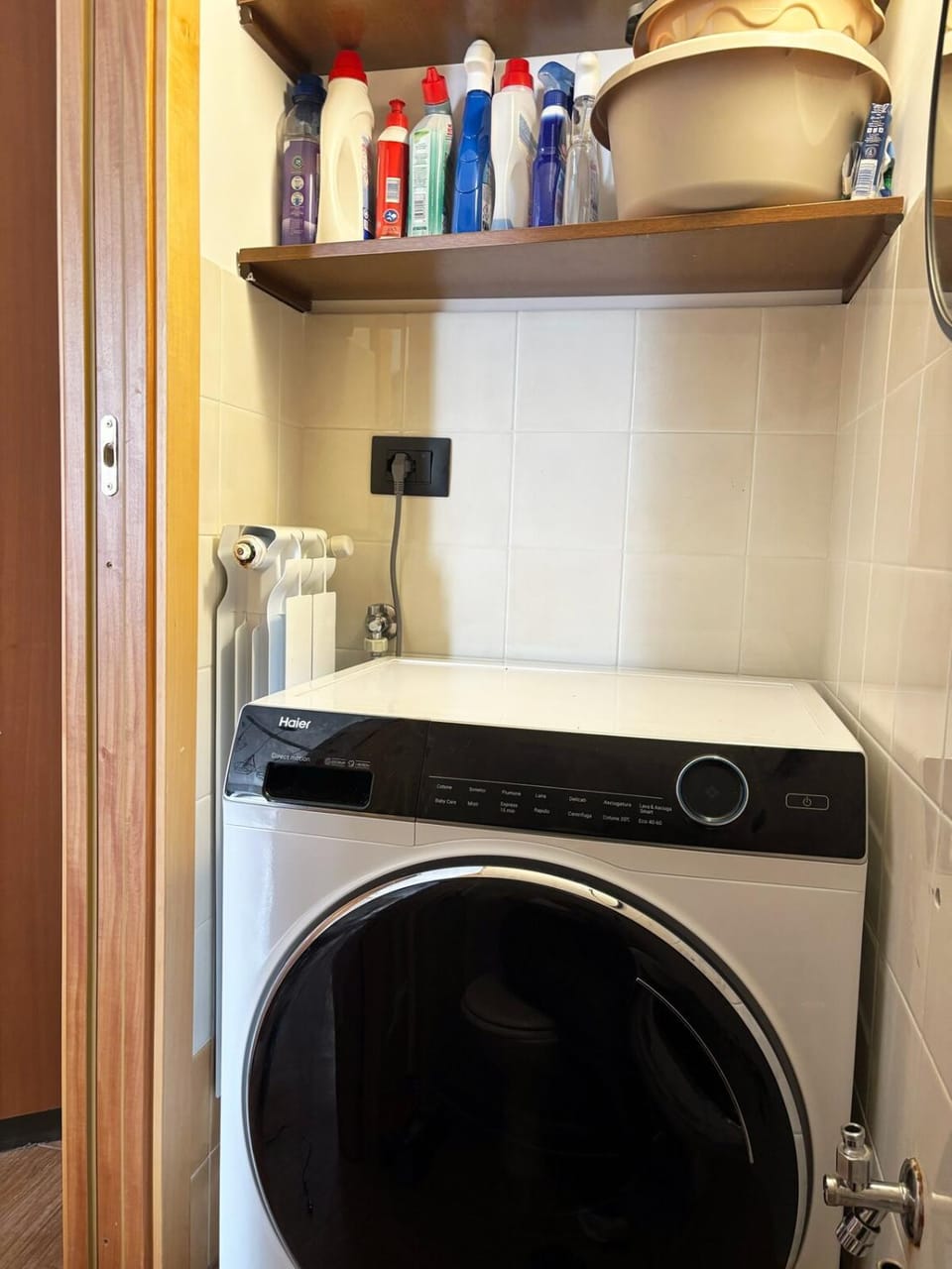 Toilet, Bathroom, Living room, washing machine, dryer