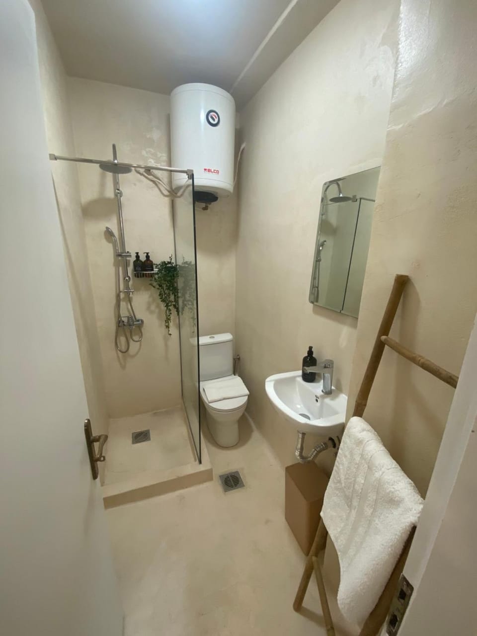 Shower, Toilet