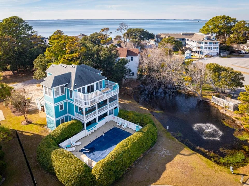 Coastal Charm with Pool Hot Tub & Resort Amenities House in Corolla