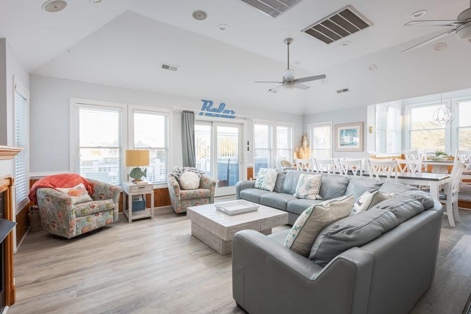 Coastal Charm with Pool Hot Tub & Resort Amenities House in Corolla