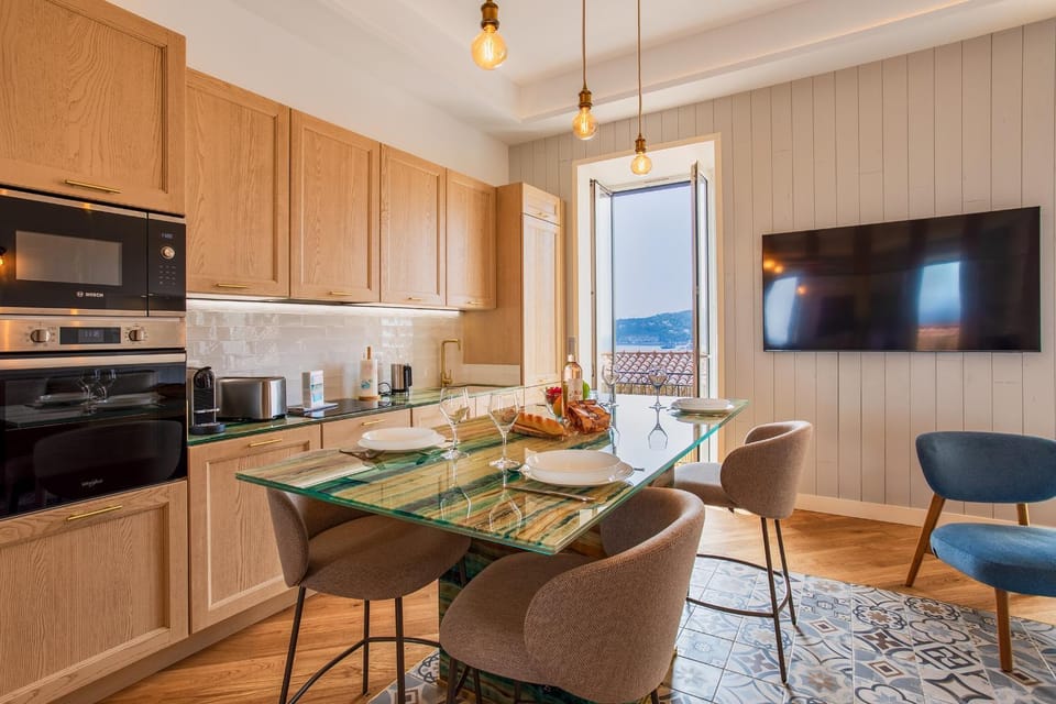 Kitchen or kitchenette, Living room, Dining area, oven, stove