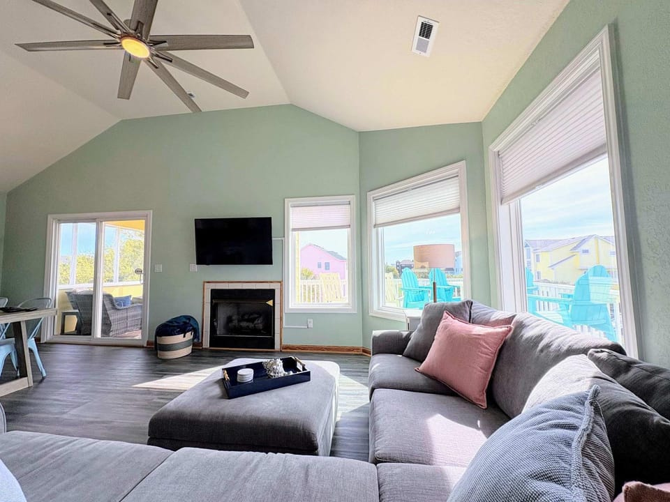 Private Pool & Spa and Steps to Beach House in Corolla