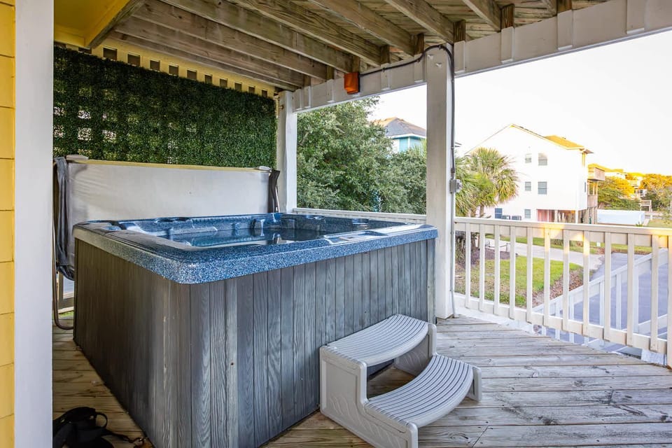 Private Pool & Spa and Steps to Beach House in Corolla