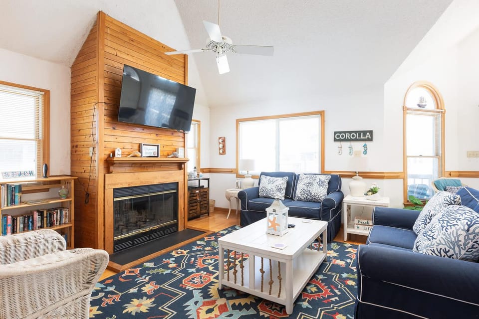 1 Min Walk to Beach Private Pool Family Friendly House in Corolla