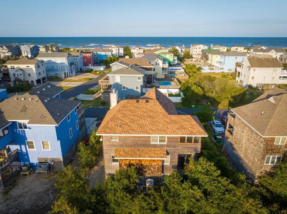 1 Min Walk to Beach Private Pool Family Friendly House in Corolla