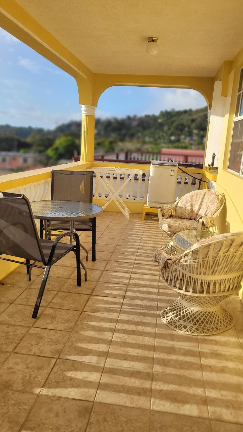 Natural landscape, Balcony/Terrace, Seating area, Dining area, Mountain view