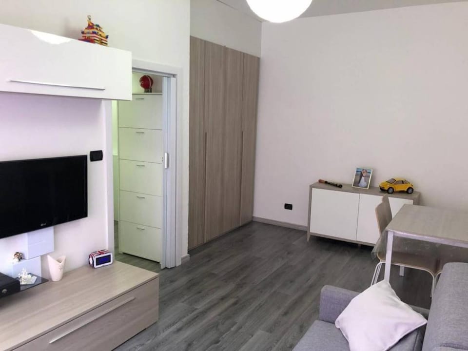 Living room, Seating area, Dining area, wardrobe