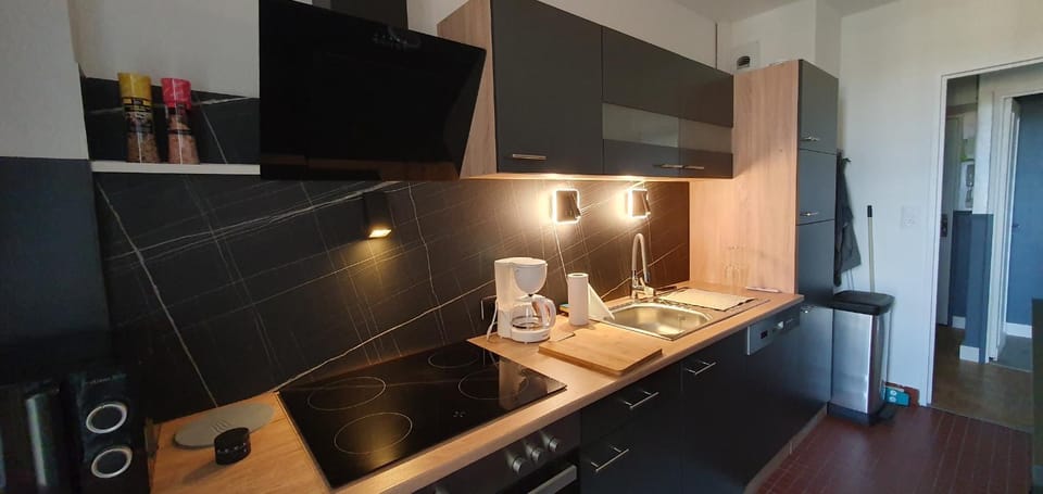 Bruno's 52 m2 apartment, all comforts, balcony, free parking Apartment in Chartres