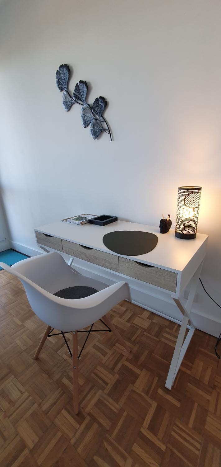 Bruno's 52 m2 apartment, all comforts, balcony, free parking Apartment in Chartres
