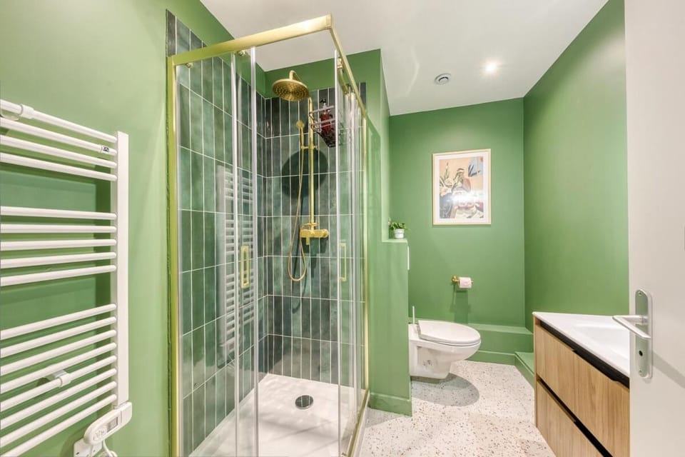 Shower, Toilet, Bathroom, hair dryier