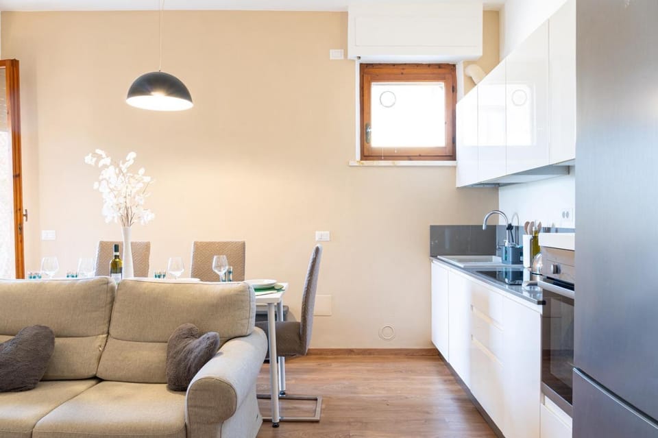 Kitchen or kitchenette, Seating area