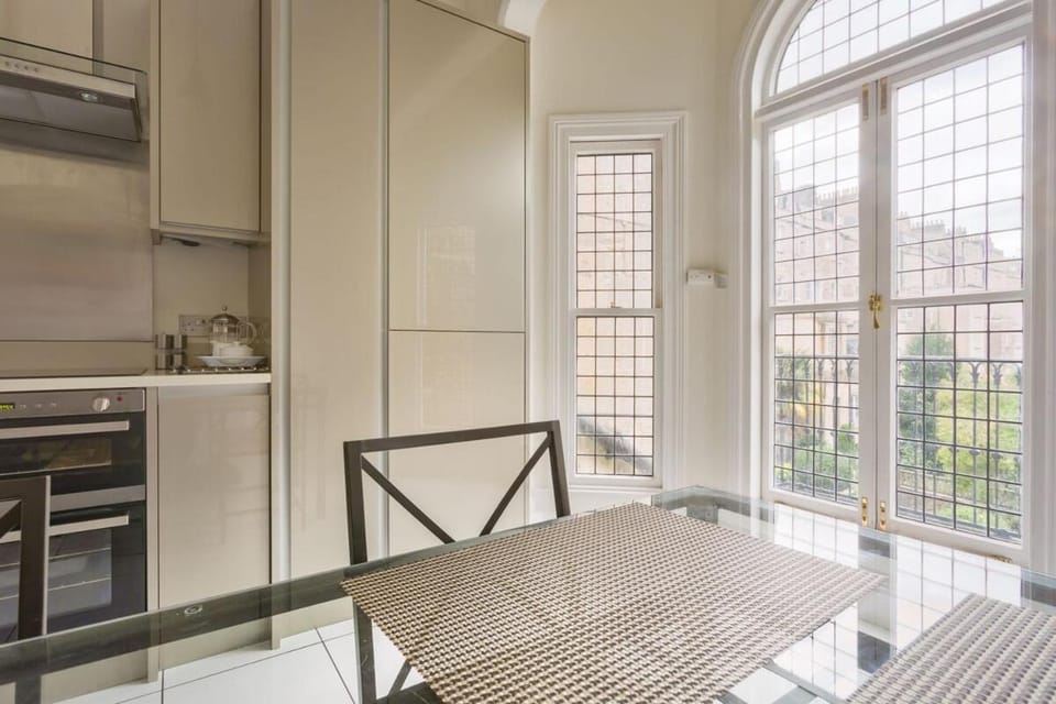 GFF Elegant & Central & Spacious 2 Bed Home with Garden Apartment in Bath