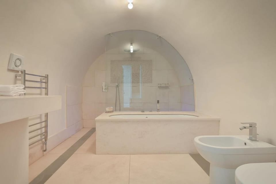 GFF Elegant & Central & Spacious 2 Bed Home with Garden Apartment in Bath