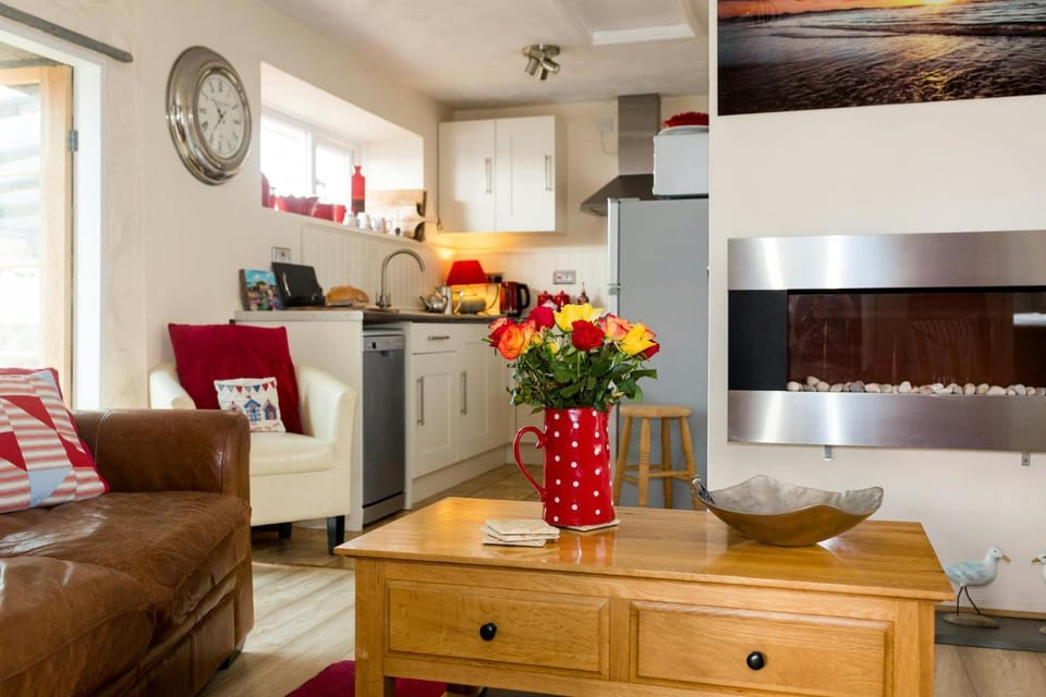 Kitchen or kitchenette, Living room, Seating area