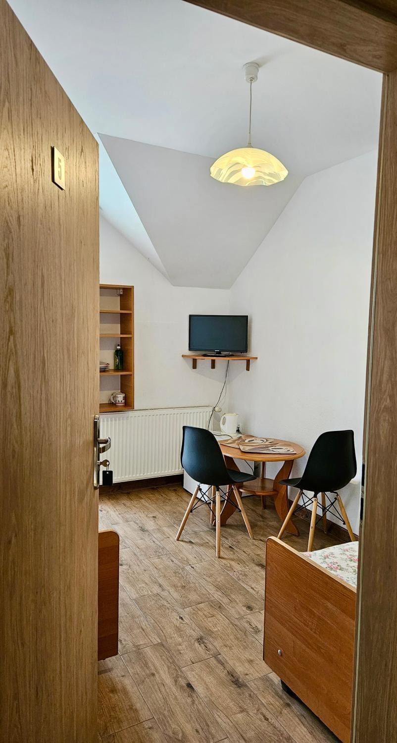 Nocleg ZŁOTY POTOK Jura Krakowsko Częstochowska pokoje gościnne Farm Stay in Poland