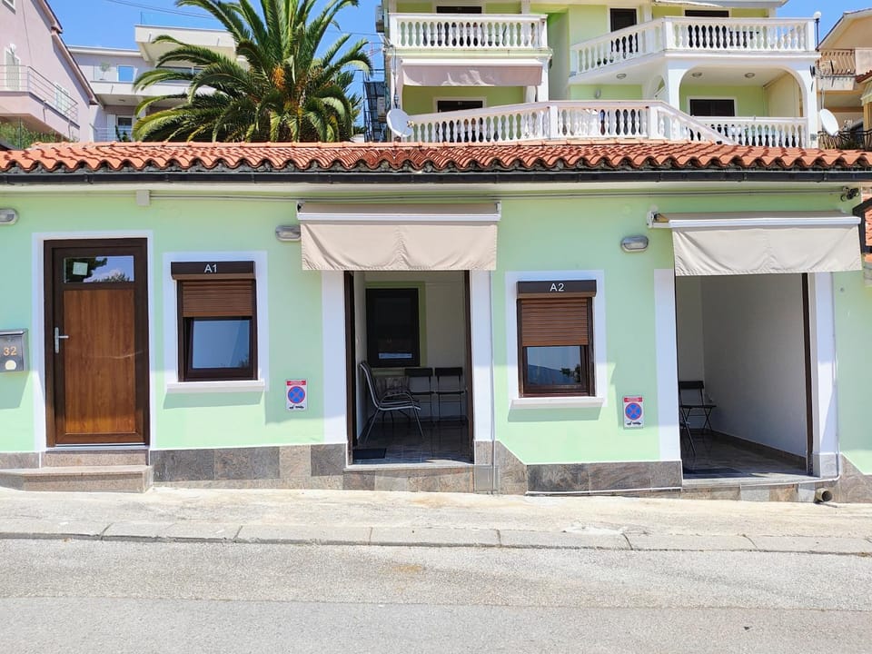 Property building, Day
