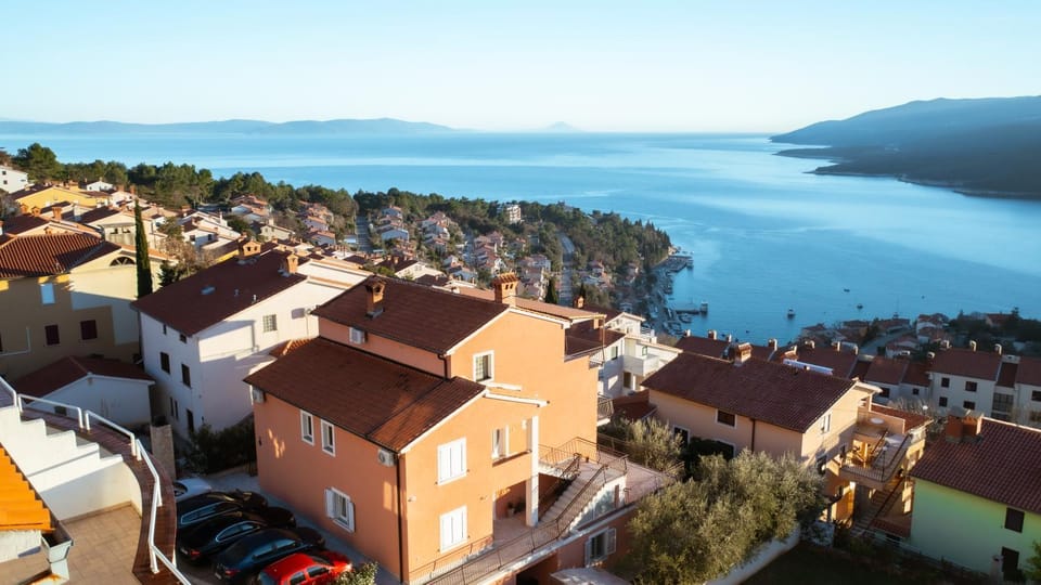 Property building, Off site, Neighbourhood, Natural landscape, Sea view