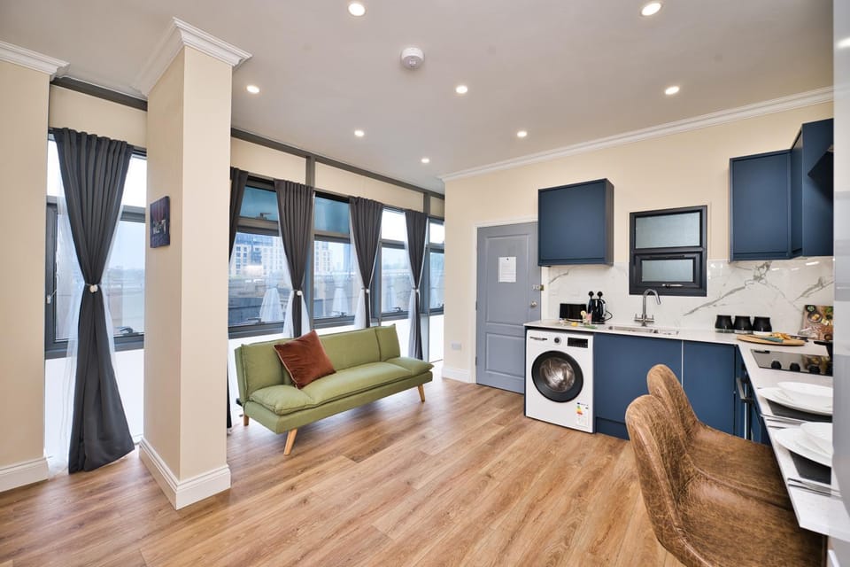 Kitchen or kitchenette, Living room, Seating area