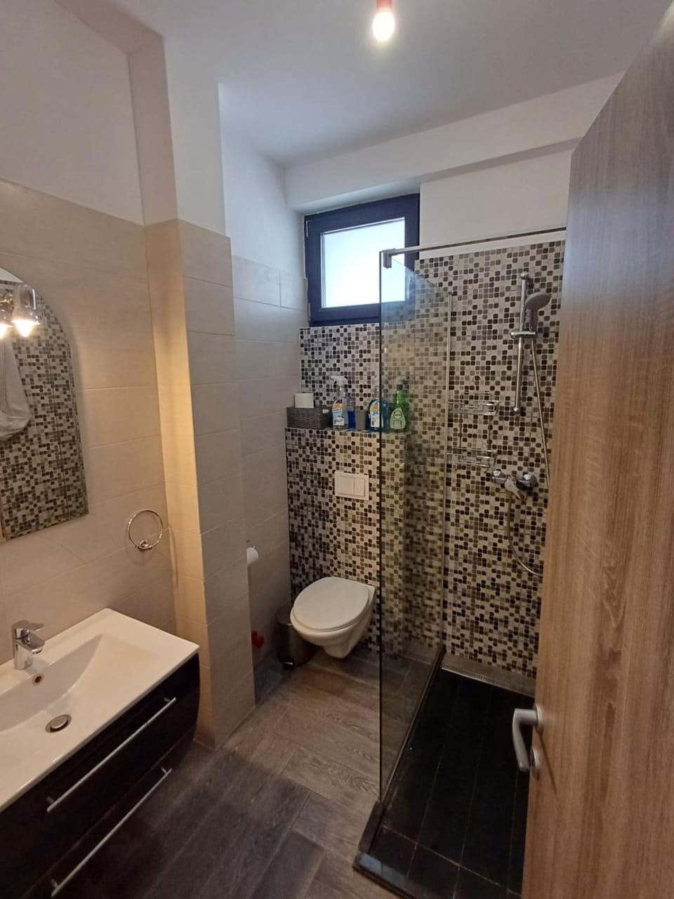 Shower, Toilet, Bathroom, towels