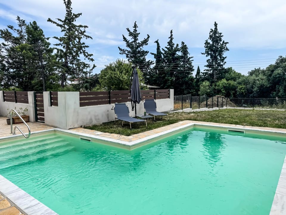Property building, Spring, Day, Garden, Garden view, Swimming pool, Swimming pool, sunbed
