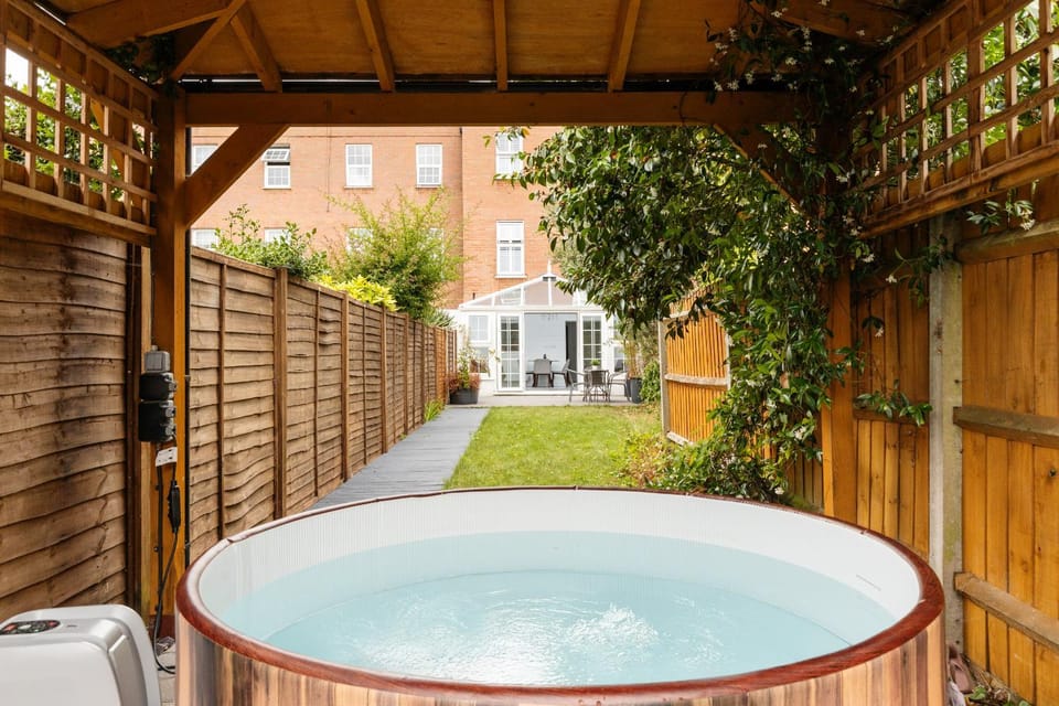 Garden, Hot Tub, Garden view, Pool view