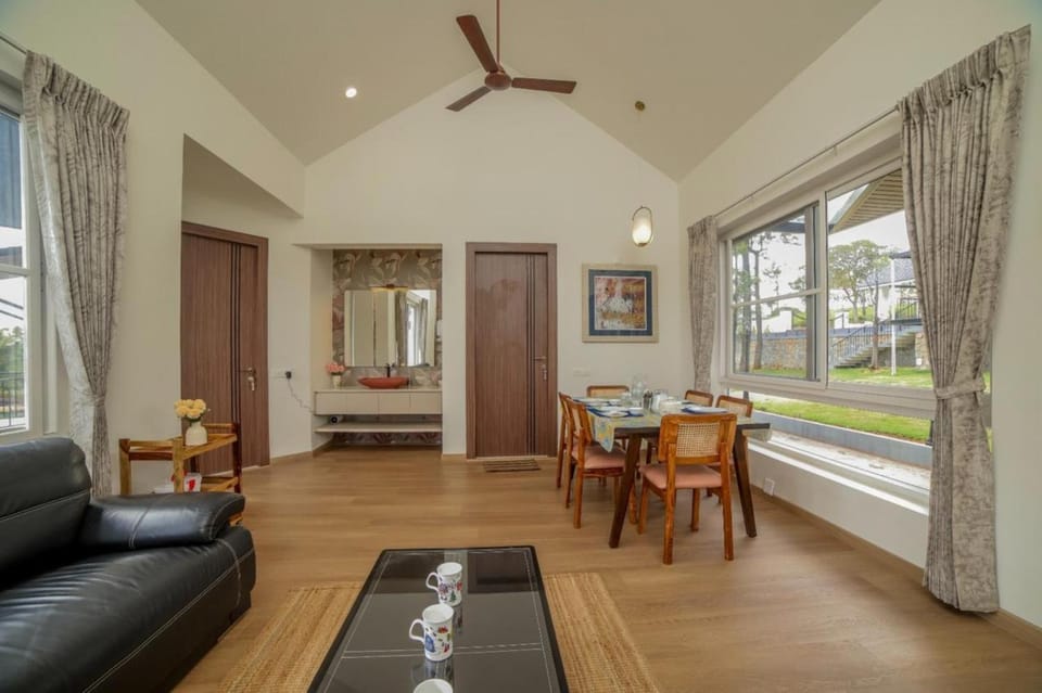 Seating area, Dining area