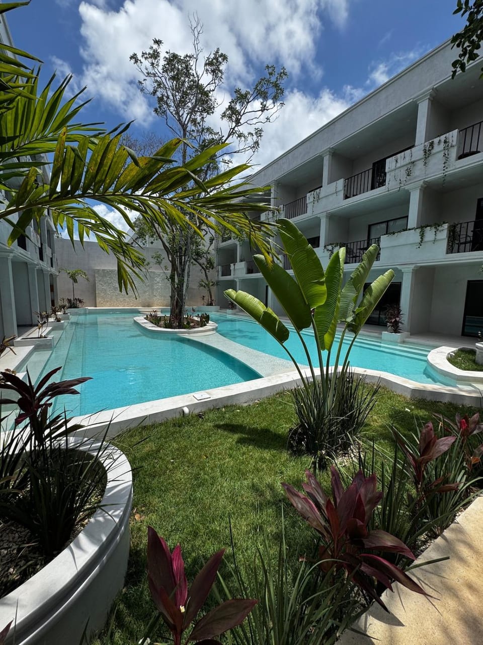 Property building, Garden, Garden view, Pool view, Swimming pool