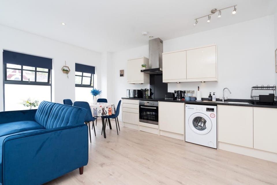 Kitchen or kitchenette, Living room, Seating area, Dining area, oven, stove, toaster, washing machine