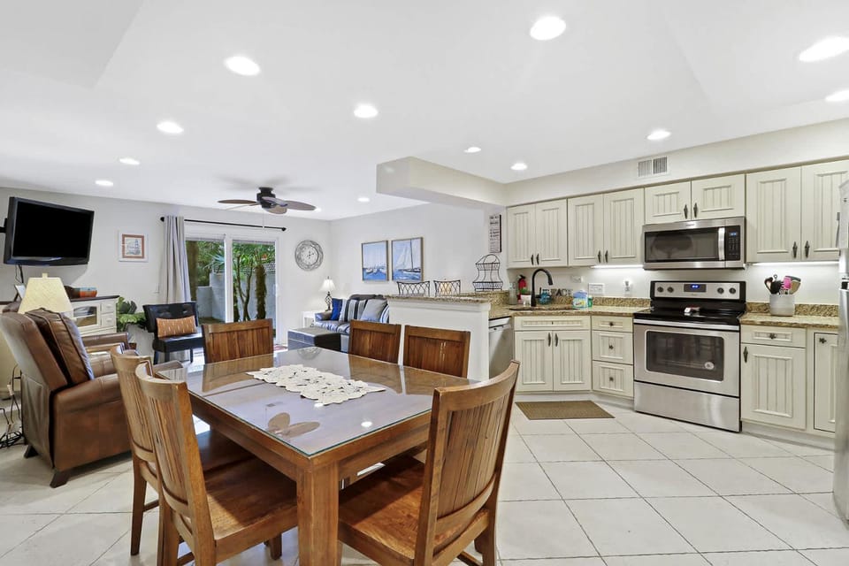 Across from the Beach 3BR Villa in Prime Coligny Location Villa in South Forest Beach
