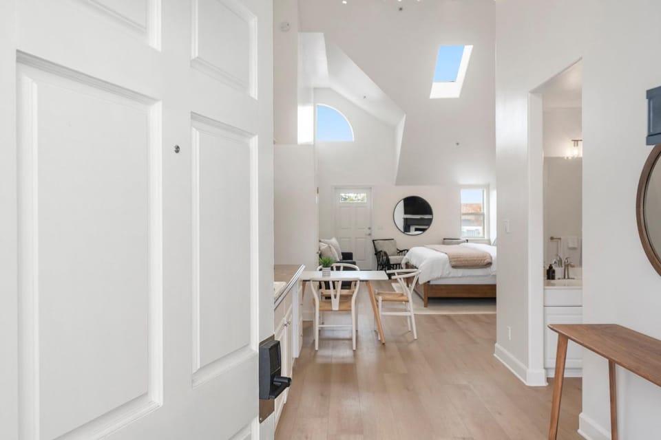 Miramar Penthouse Coastal Elegance in the Heart of Half Moon Bay House in Half Moon Bay