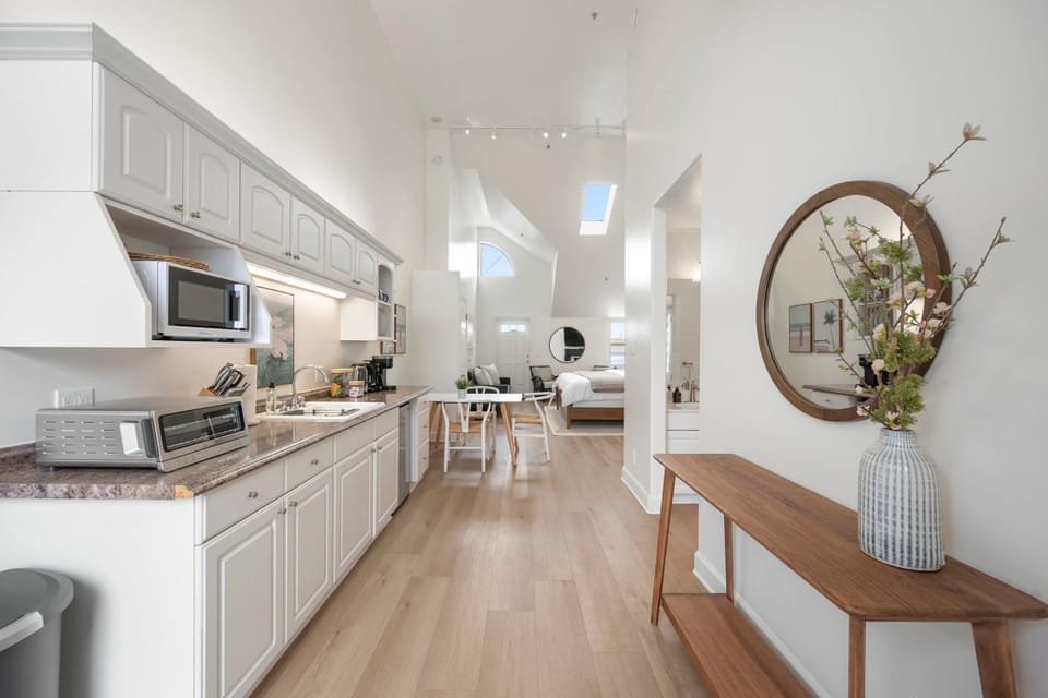 Miramar Penthouse Coastal Elegance in the Heart of Half Moon Bay House in Half Moon Bay