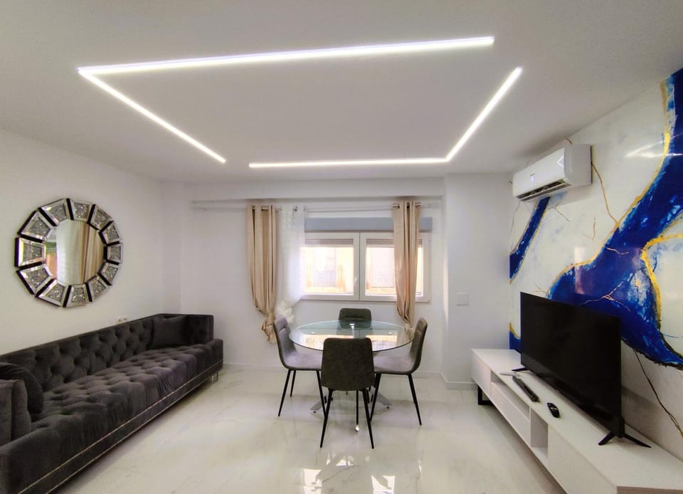 TV and multimedia, Living room, Seating area, Dining area