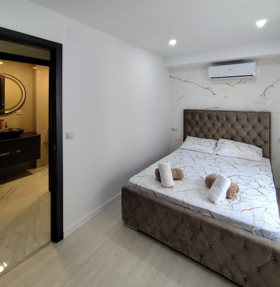 Bed, Photo of the whole room, Bedroom, towels, air conditioner