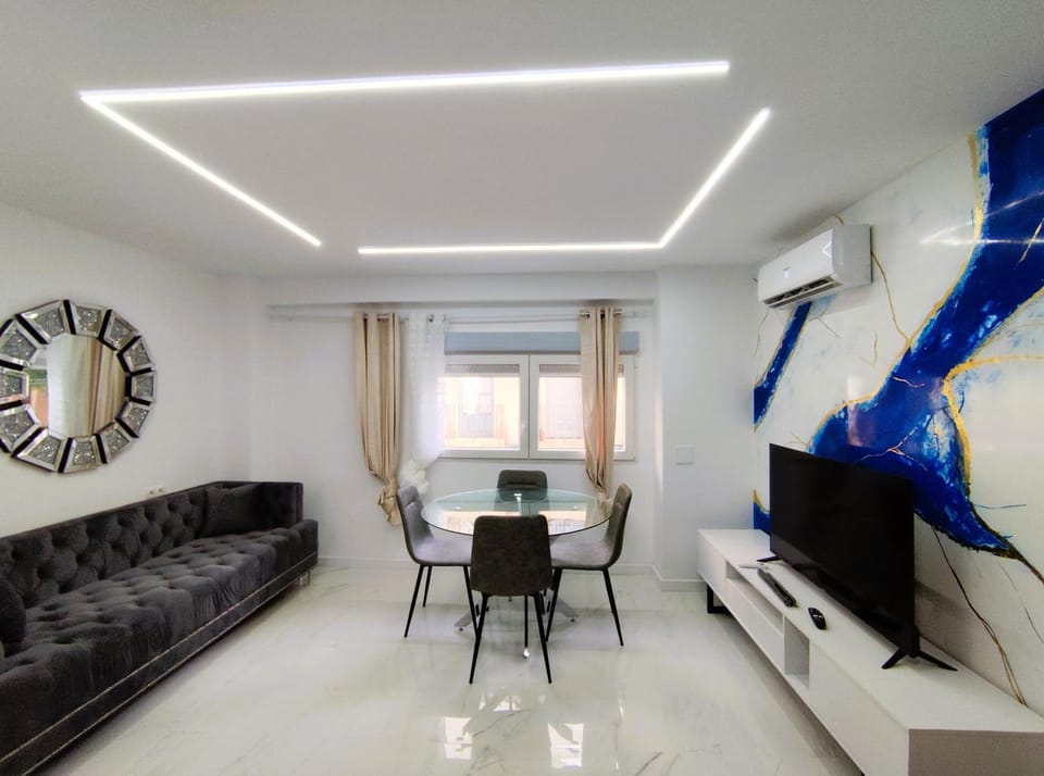 TV and multimedia, Living room, Seating area, Dining area, air conditioner
